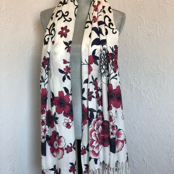 Oversized scarf/ wrap - Picture 2 of 9